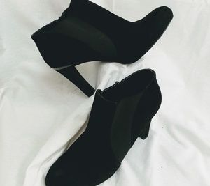 Tahari Women's Ankle Boot Heels Size 11 Leather